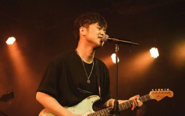 九月底吉他谱_封面
