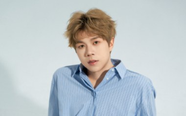 自以为吉他谱_封面