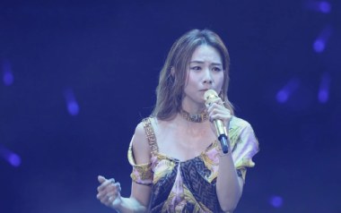 他不准我哭吉他谱_封面