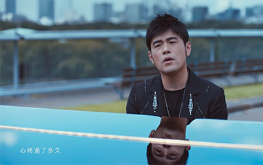 说好不哭吉他谱_封面