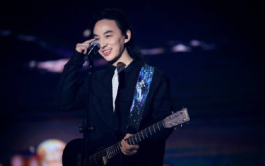 在冬天和奶奶一起晒太阳吉他谱_封面