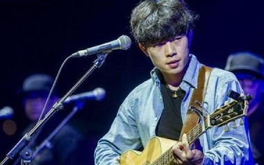 小人物吉他谱_封面