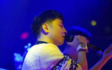 死性不改吉他谱_封面