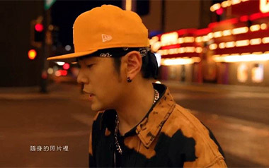 还在流浪吉他谱_封面