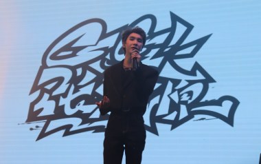 给陌生的你听吉他谱_封面