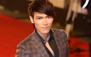 越过山丘吉他谱