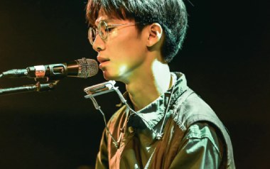 一根彩辫吉他谱