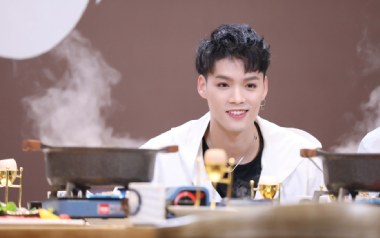 一个人去巴黎吉他谱_封面