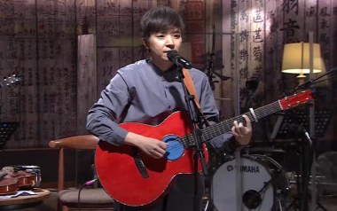 平凡故事吉他谱_封面