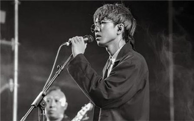 理想三旬吉他谱_封面